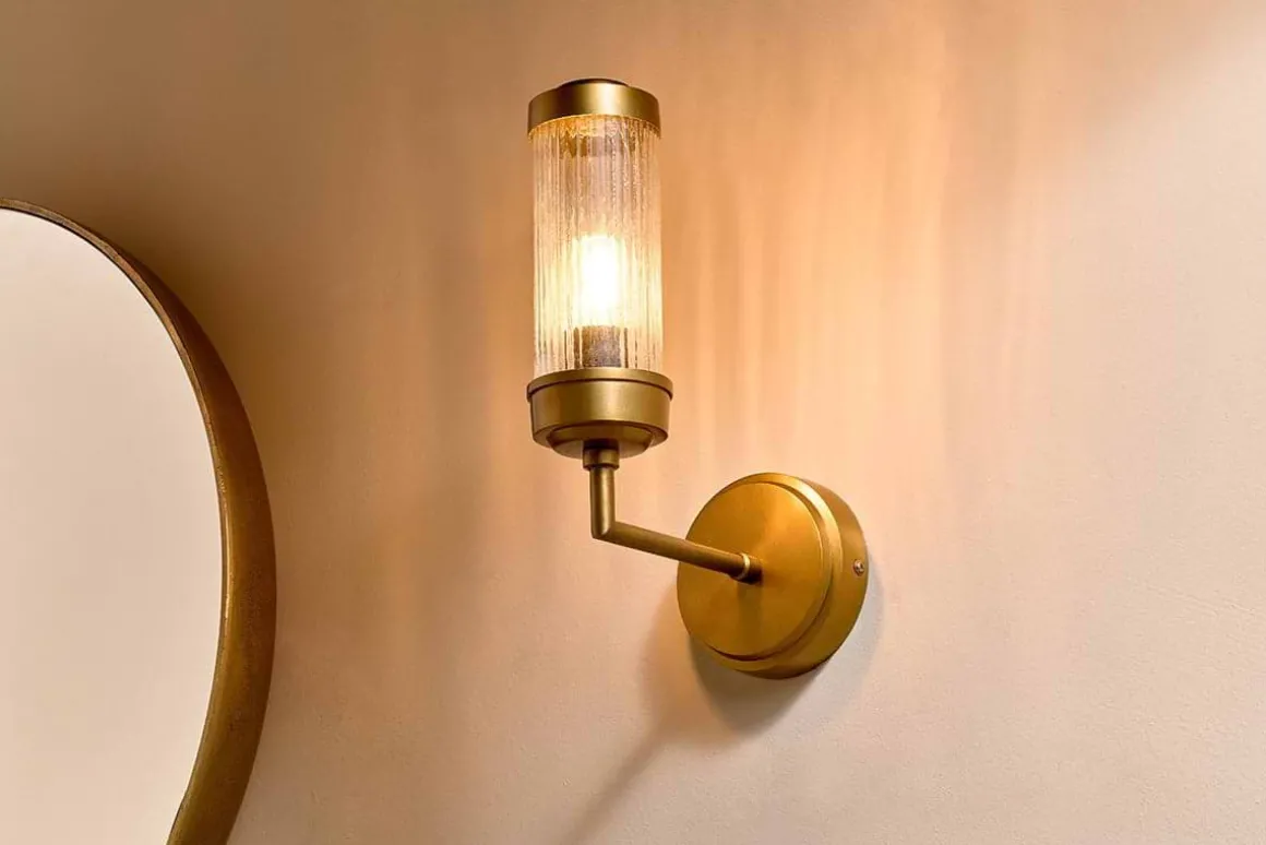 Akurdi Bathroom Single Wall Lamp