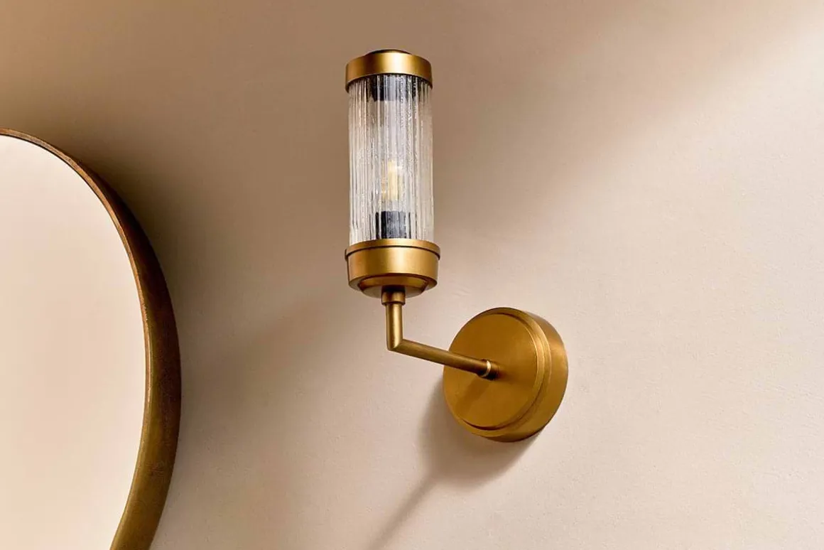 Akurdi Bathroom Single Wall Lamp