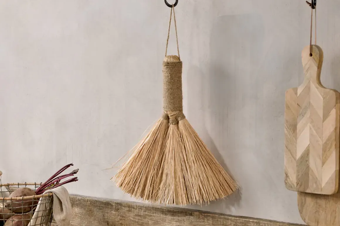 Dulani Grass Brush - Natural - Small