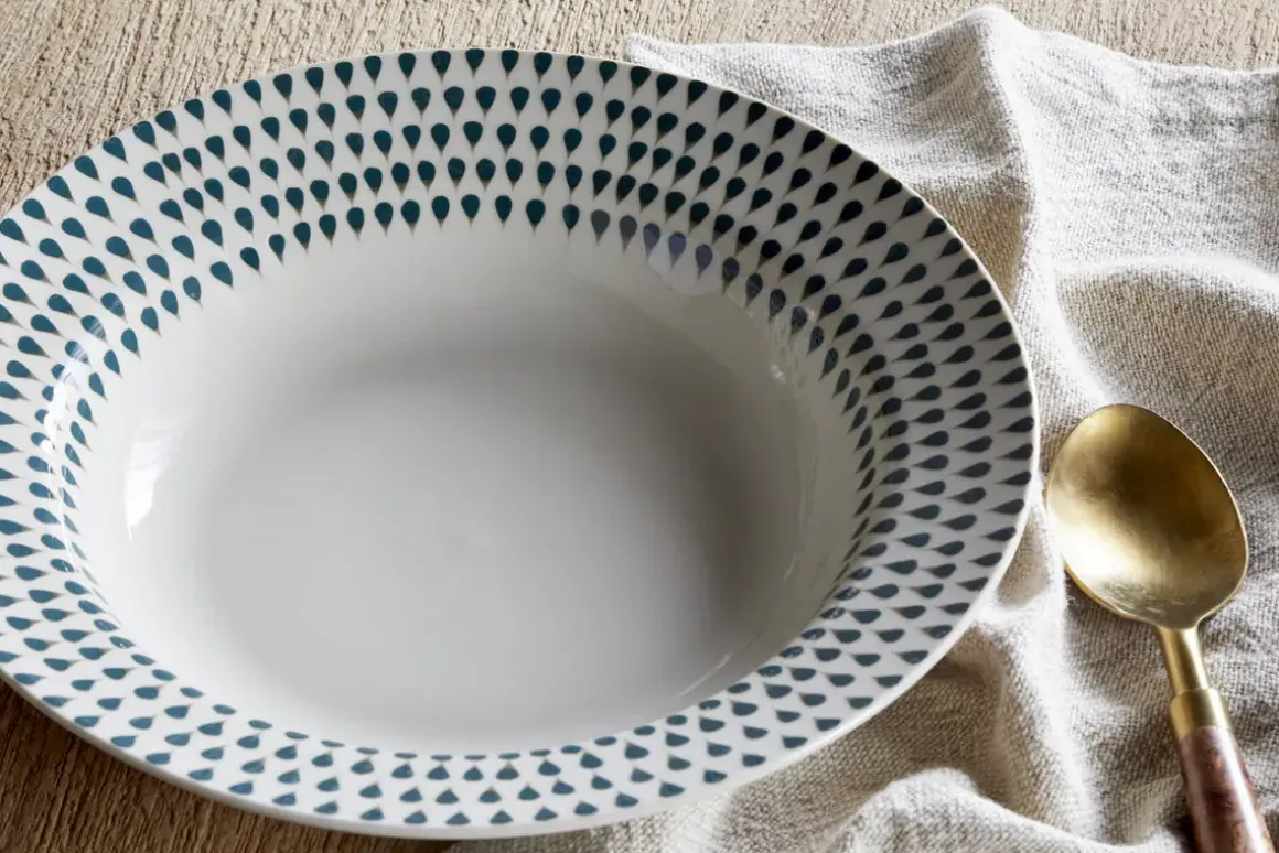 Juniper Drop Pasta Bowl - Cream & Juniper