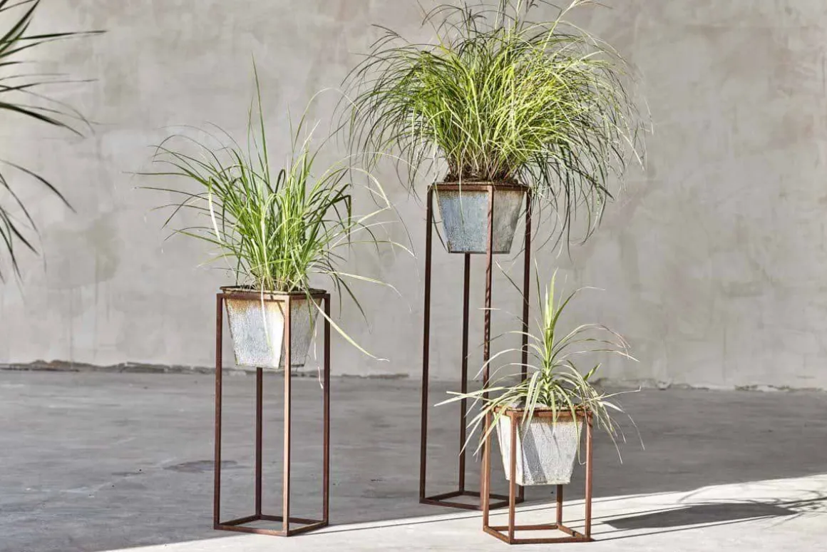 Narlu Planter Stand