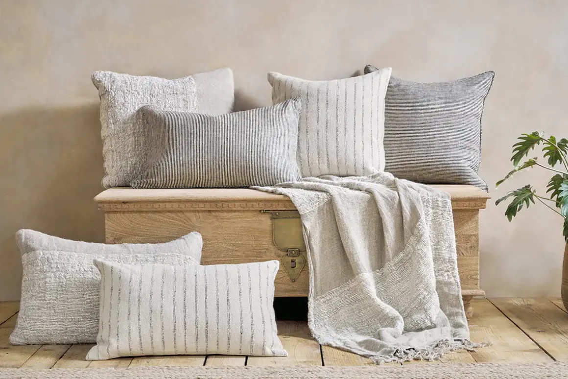 Puli Recycled Linen Throw - Natural