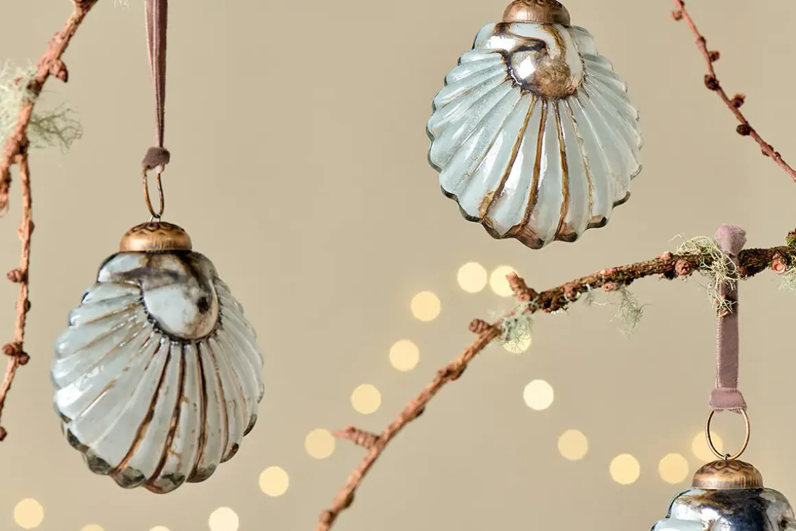 Sohni Shell Baubles - Gold & Cream - (Set of 4)