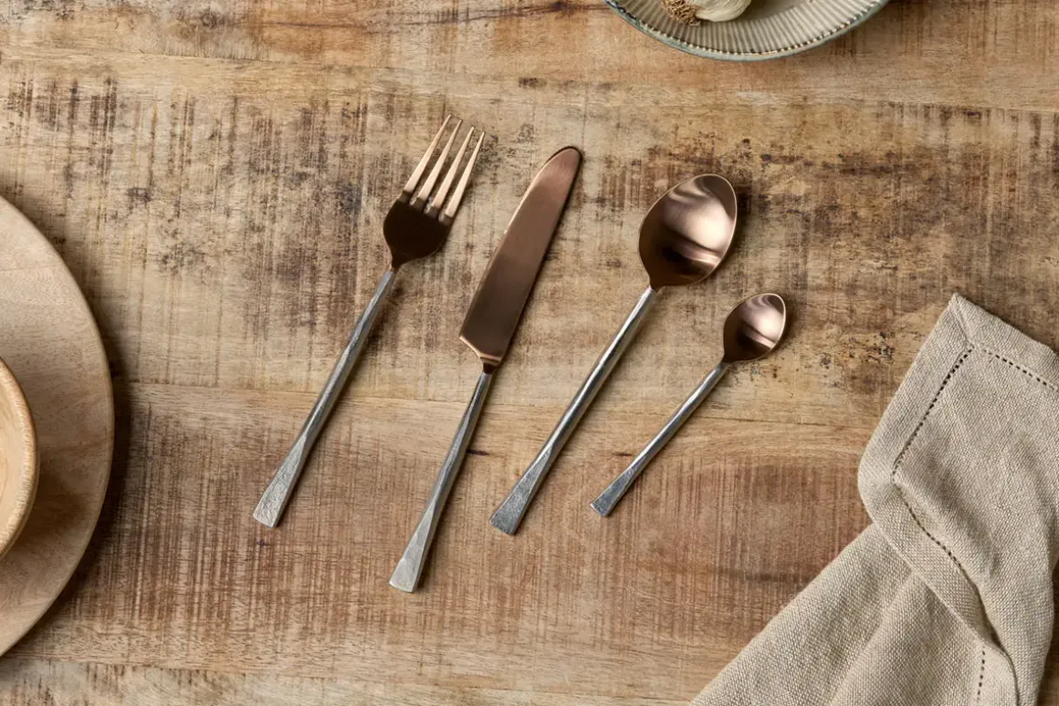 Usa Cutlery Set - Rose Gold (Set of 16)
