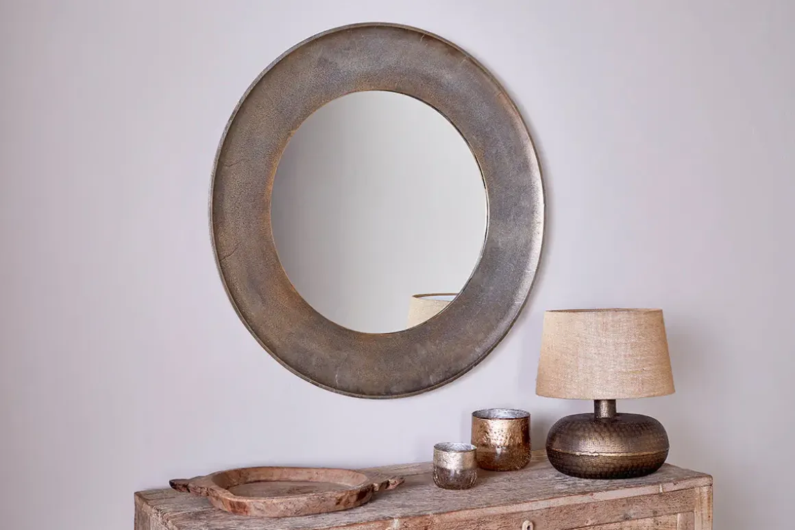 Yakira Mirror